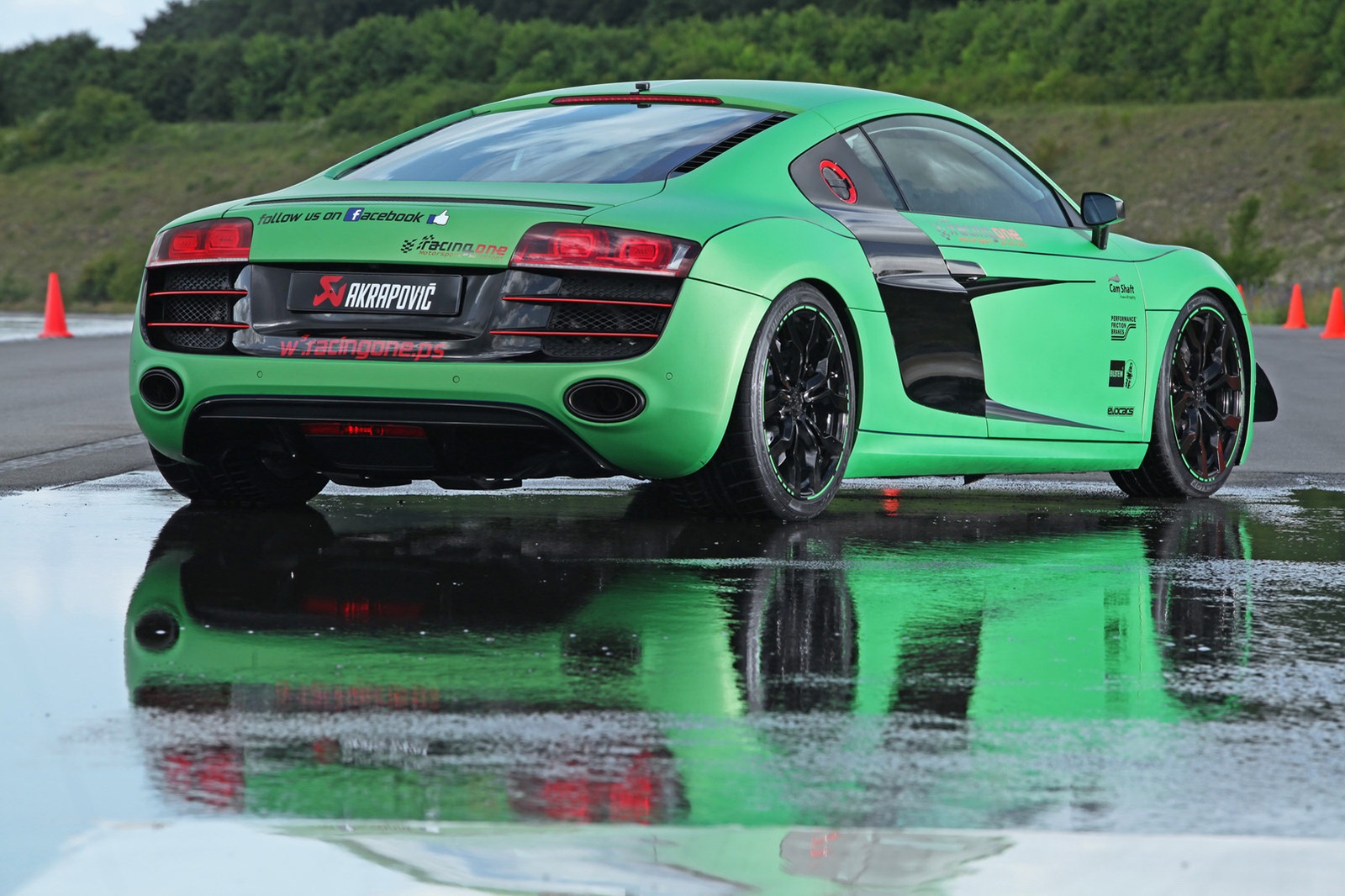 Audi R8 V10 by Racing One