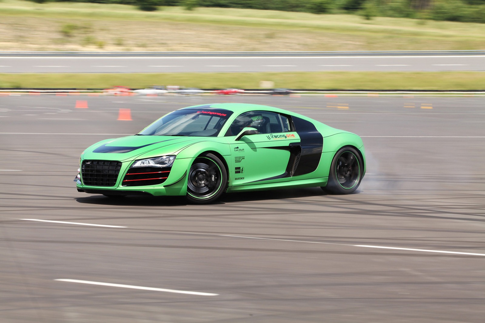 Audi R8 V10 by Racing One