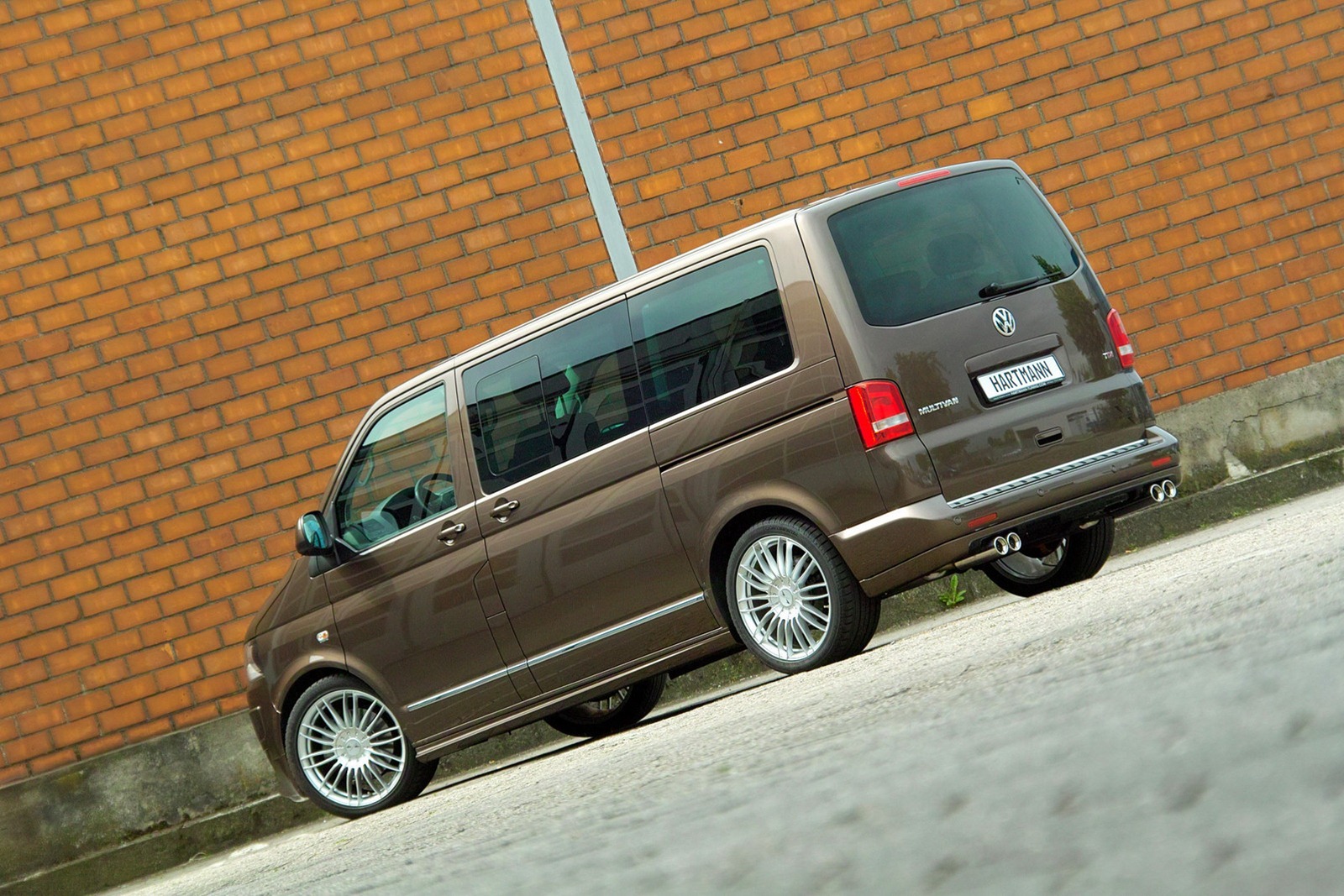 Volkswagen T5 van by Hartmann