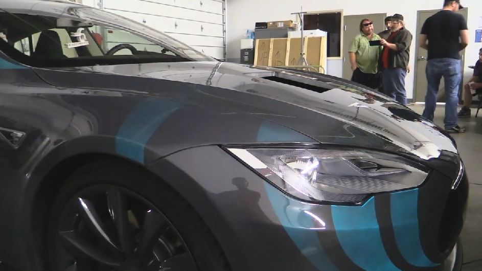 Tesla Model S with electroluminescent paint