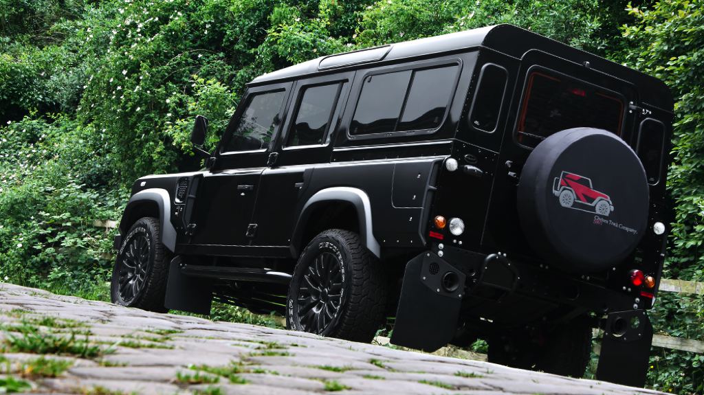 Land Rover Defender 7 Seater by Kahn Design