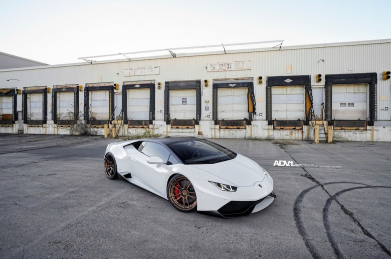 2015 Lambo Huracan Sits on ADV.1 Wheels