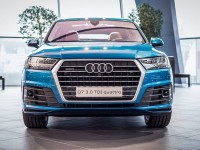 Long Beach Blue Audi Q7 by Exclusive