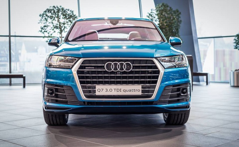 Long Beach Blue Audi Q7 by Exclusive