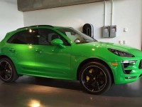 Viper Green Porsche Macan Is an Exclusive Ride