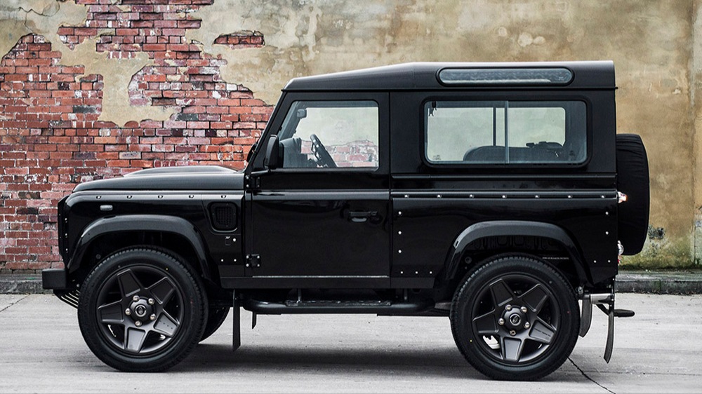Land Rover Defender Kahn Design Land Rover Defender ”The End” Edition by Kahn Design Is a Rare Sight ...