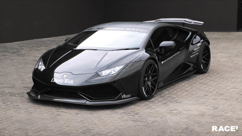 Lamborghini Huracan with LB Kit by RACE!