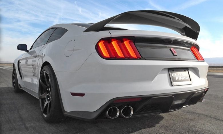 Video: New 2016 Shelby GT350R Gets Ready for some Accelerations and Burnouts