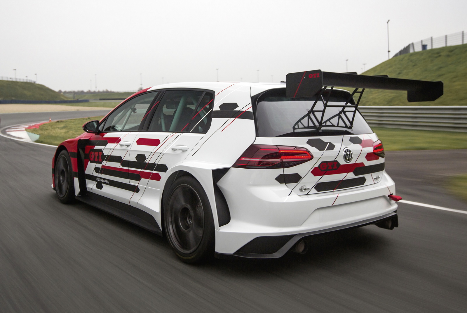 VW Golf GTI TCR Receives Facelift