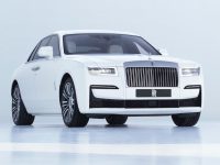 A Comprehensive Guide to Buying Luxury Cars: Top Tips for a Smooth Experience