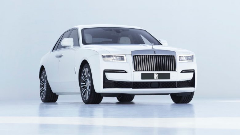 A Comprehensive Guide to Buying Luxury Cars: Top Tips for a Smooth Experience