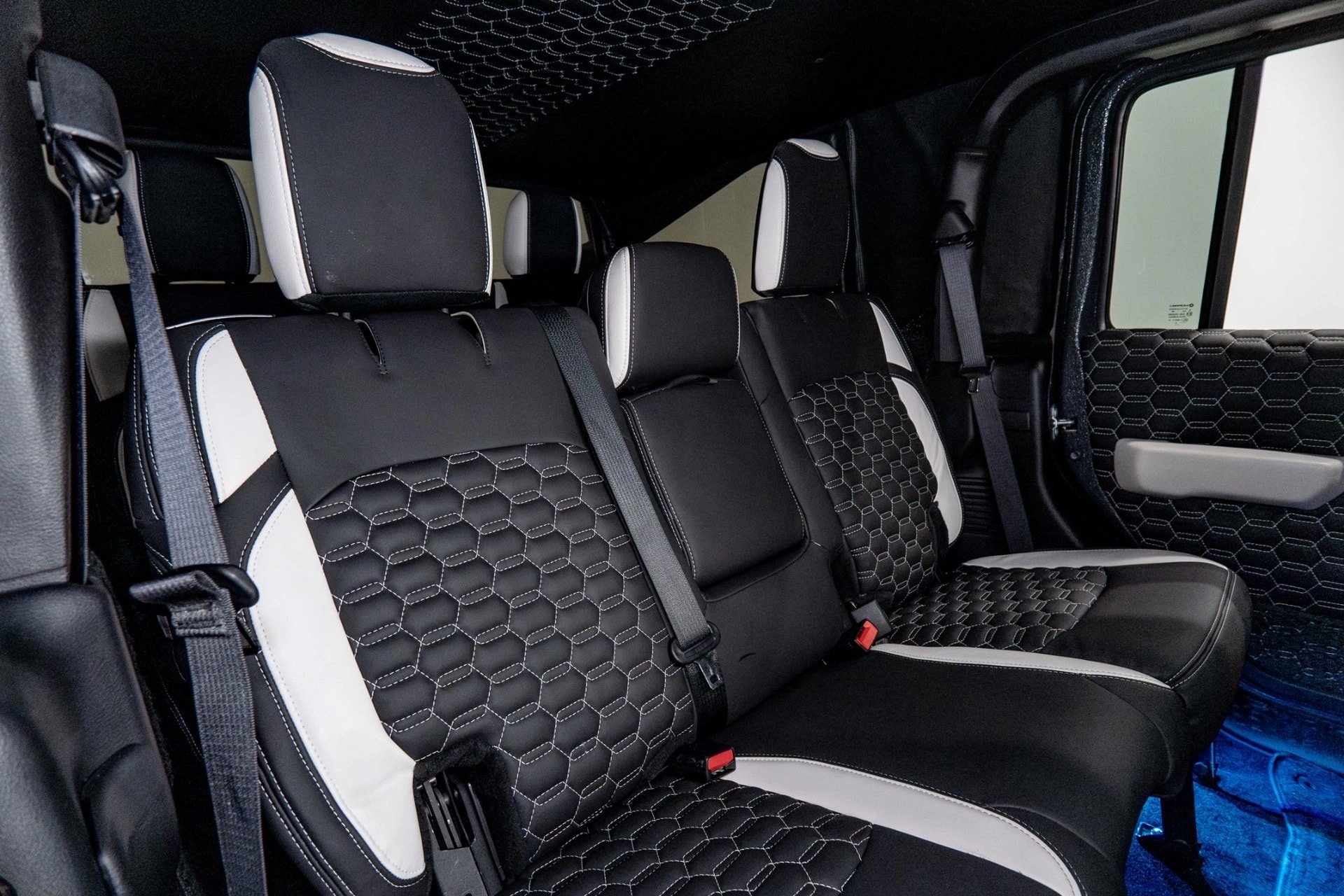 Apocalypse HellFire 6x6 Eight Passenger Edition (20)