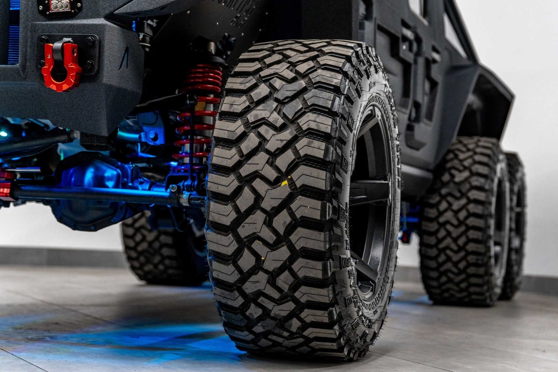 Apocalypse HellFire 6x6 Eight Passenger Edition (3)