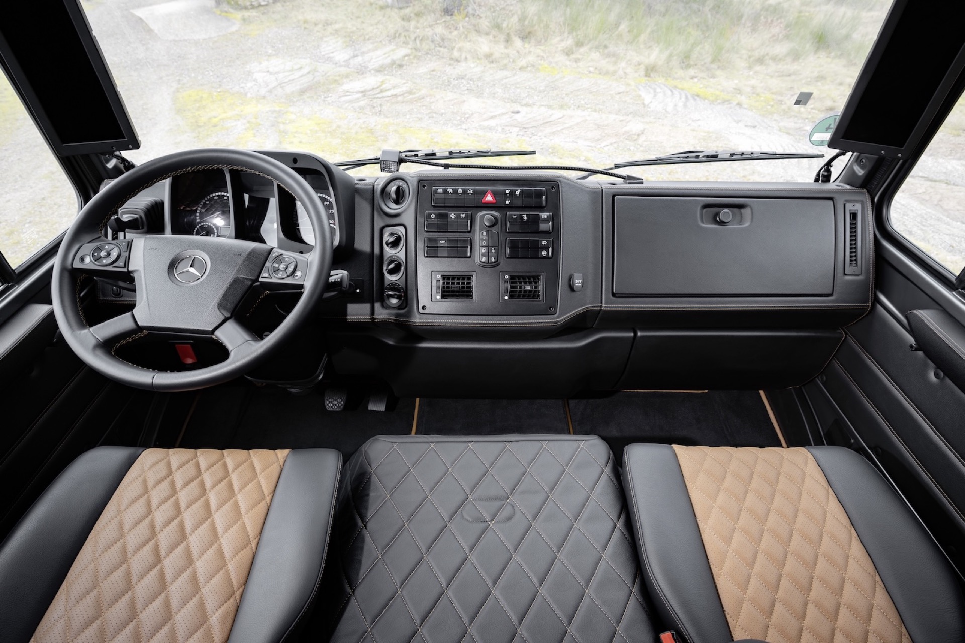 Hellgeth Unimog 4030 4×4 (2)